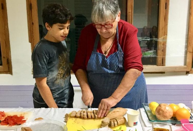 Taller de conserves casolanes de peix: fumar i assecar. A càrrec de la cuinera Margalida Mulet Estrany