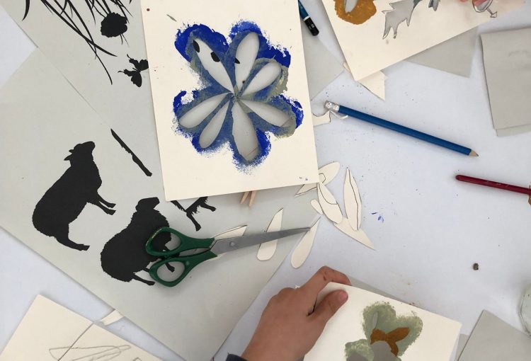 Taller d'estampació amb feltre per a famílies