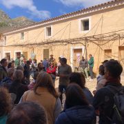 Biel Salom ens va oferir una visita guiada per la finca i el seu entorn.
