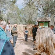 Una quarentena de persones va venir caminant des d'Es Capdellà, en una excursió guiada per Tramuntana XXI.